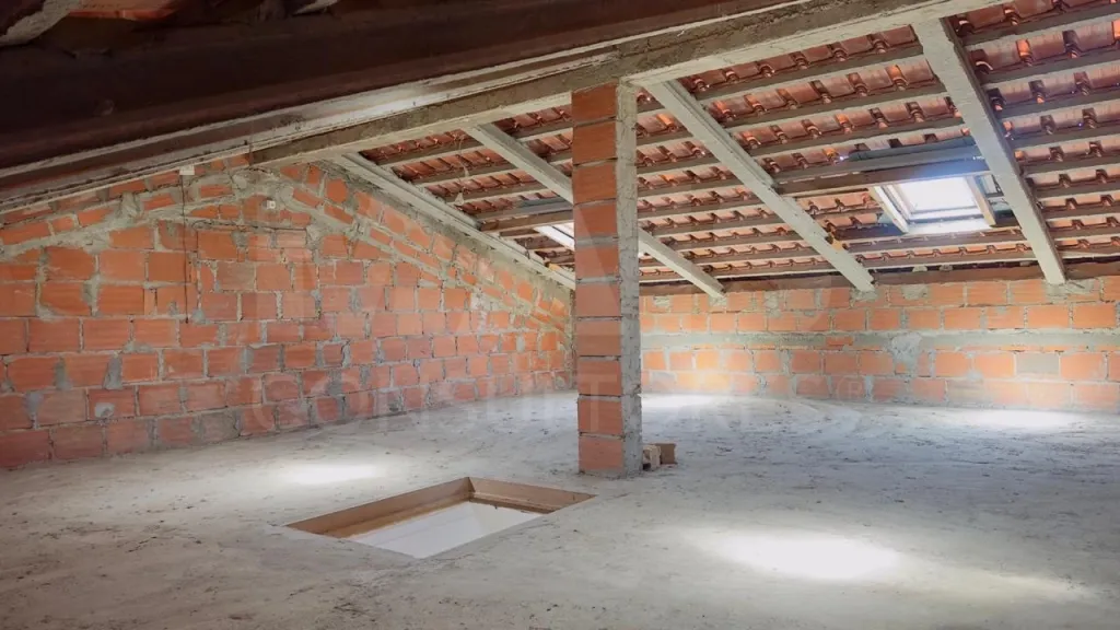 Moradia T5+1 Remodelada com Garagem, Anexo e Vista Panorâmica sobre o Campo -  Merendeiro - Lourinhã