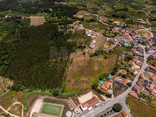 Land in Fanadia with feasibility of construction and house to restore
