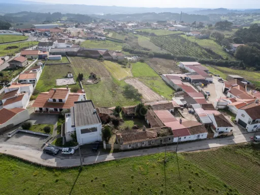 Moradia Térrea para Reabilitar com Terreno, Vista Mar e Vista Sítio da Nazaré – Bárrio, Alcobaça