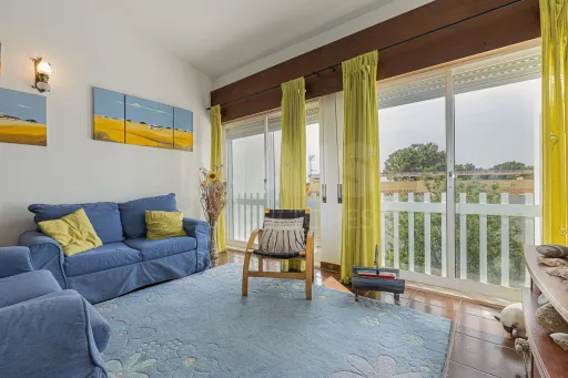 Moradia Contemporânea com terreno 700m2 em Soltroia – Próxima da Praia
