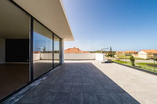 Moradia T3+2 Moderna com Vista Mar e Terraço Panorâmico