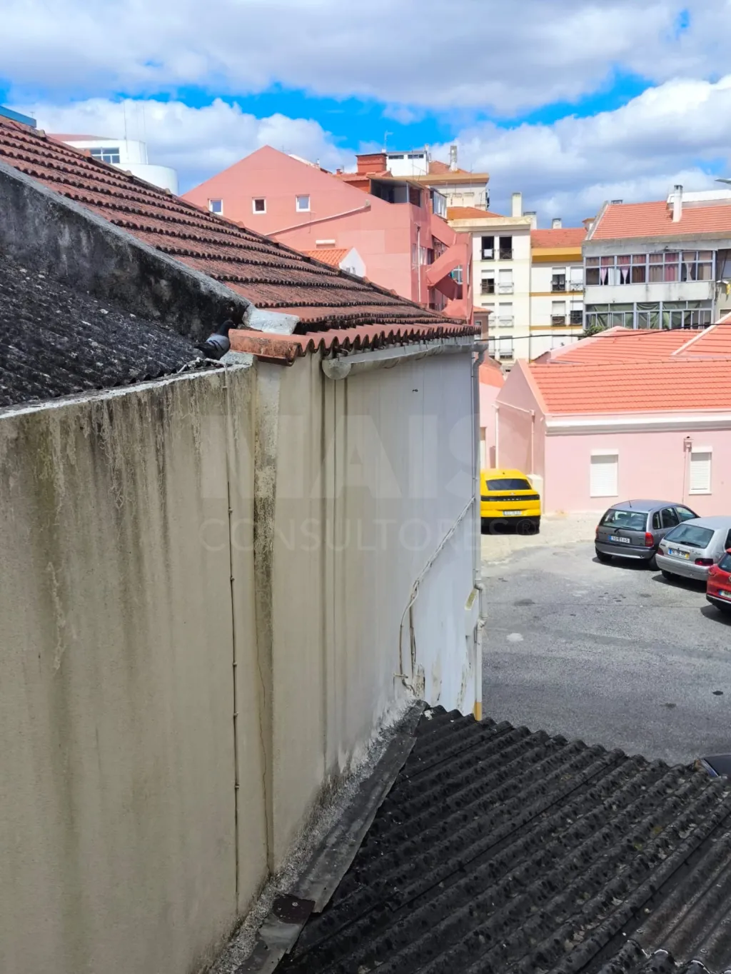 Moradia com garagem para reconstrução centro de Sacavém