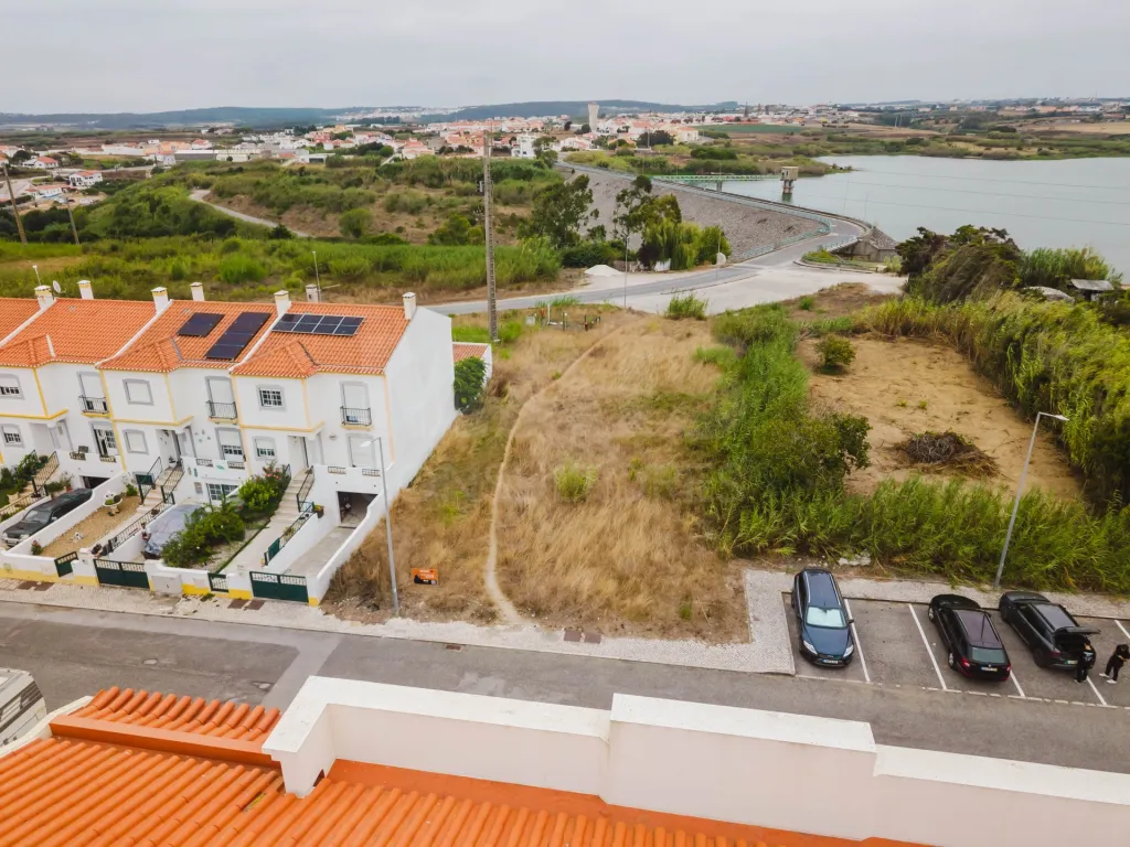 Terreno para construção em Atouguia da Baleia | Uma oportunidade para construir o seu próximo projeto!