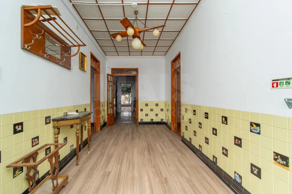 4-Bedroom House with Garage in Marinhais