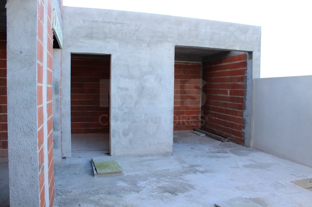 Moradia T3+1 junto praias | Garagem + logradouro privado | Terraço panorâmico sobre o mar