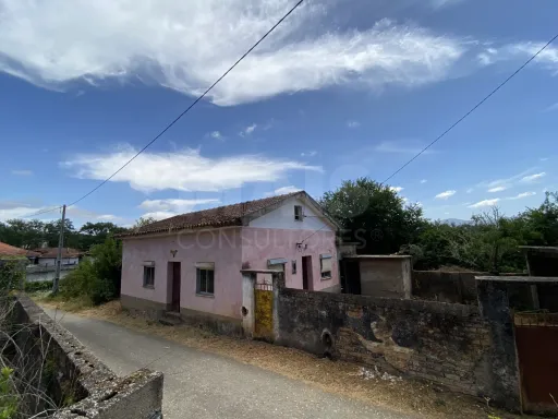 Moradia para renovar c/terreno no Sarzedo, Arganil
