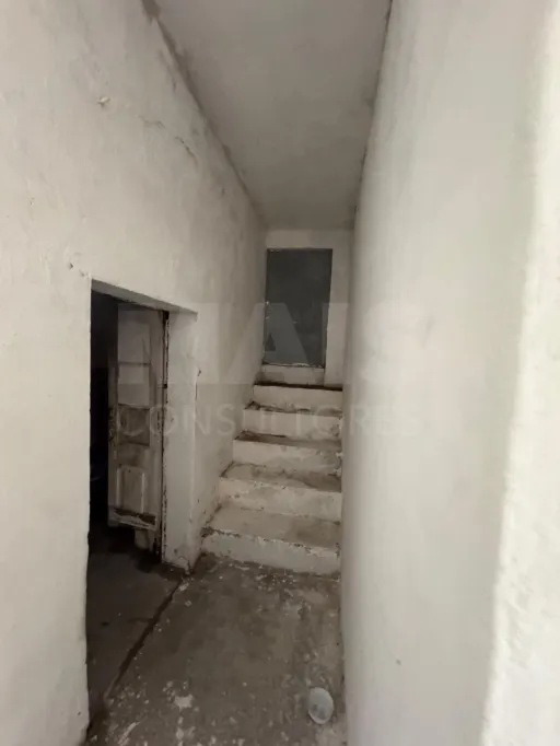 Oportunidade em Calhandriz: Moradia T2 Semi-Remodelada com Opção Chave na Mão