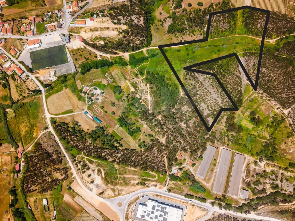 A 4.5-hectare plot of land near an industrial area in the municipality of Torres Vedras