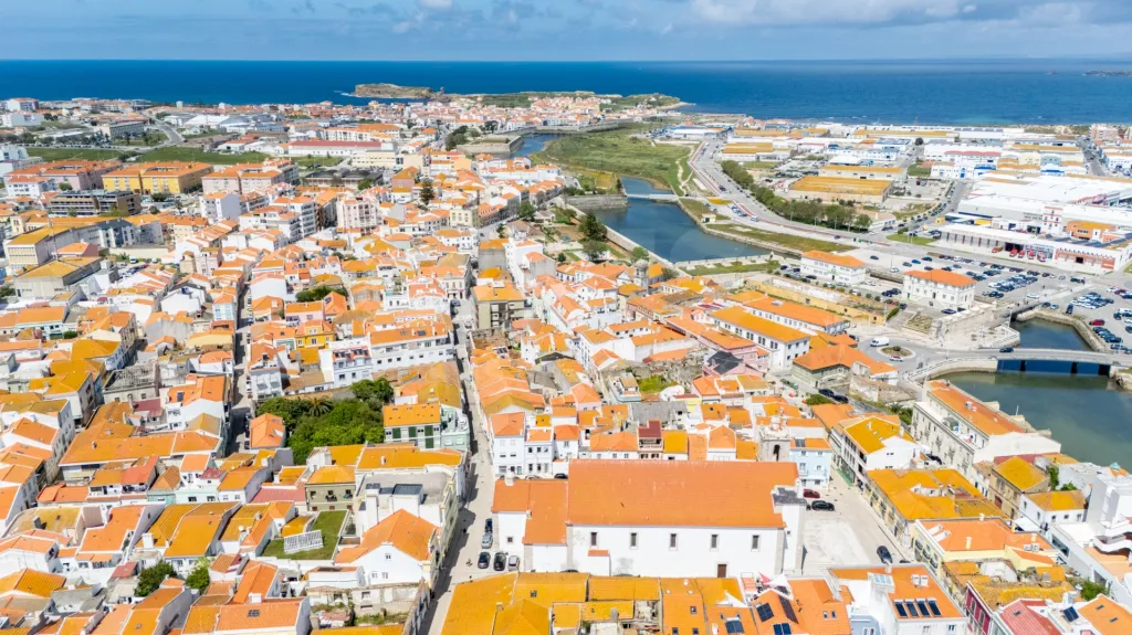 T1 novo com terraço no centro de Peniche