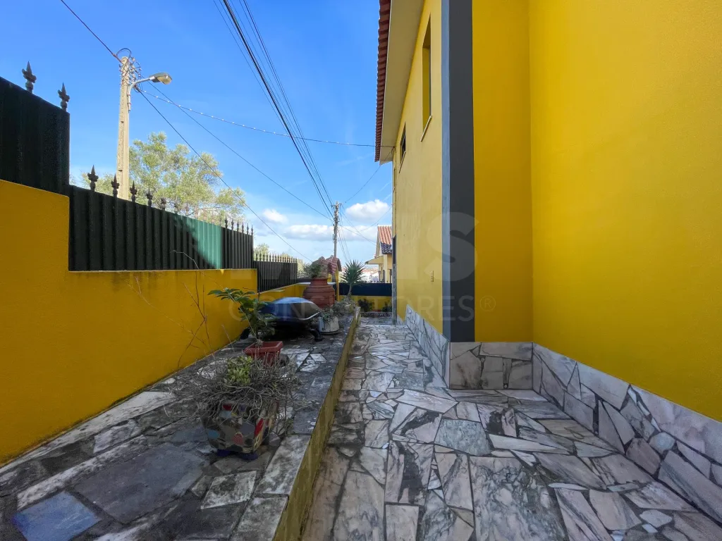 Moradia T4 em Alcabideche, Cascais – Conforto, Sustentabilidade e Espaço