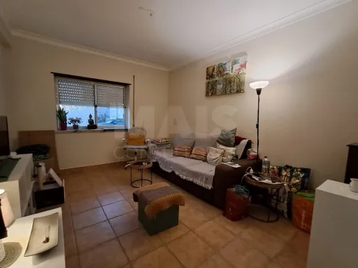 T2 ao nível do R/Chão com garagem fechada