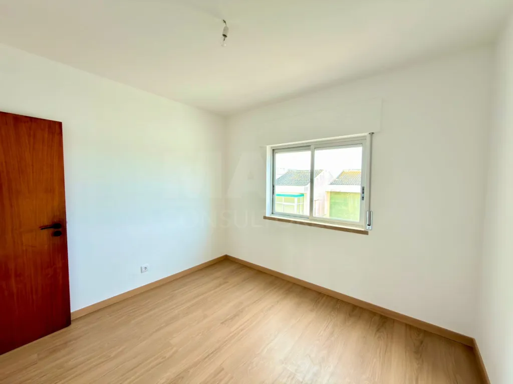 Apartamento T2  / 2 andar esquerdo