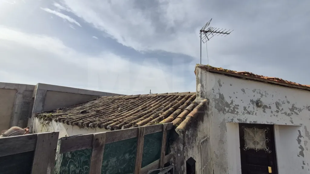 Moradia Térrea com Espaço  Exterior
