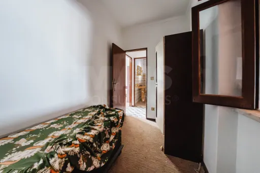Moradia com 1.040 m² de Terreno no Seixal, Lourinhã