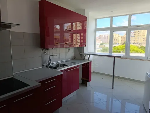 T2 in Carnide - Comfort, light and privileged location.
