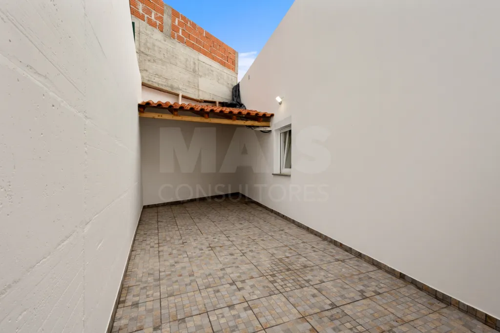 Moradia T3 Mobilada com logradouro