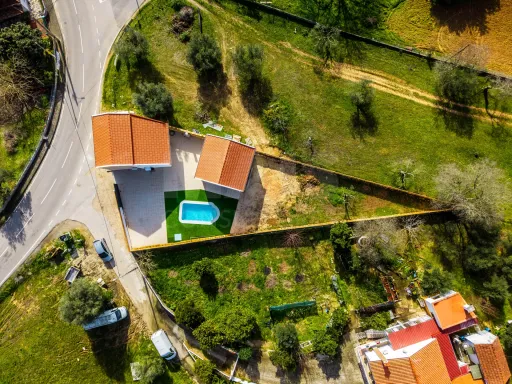 Moradia T2 + Anexo c/ T1, Logradouro e Piscina!