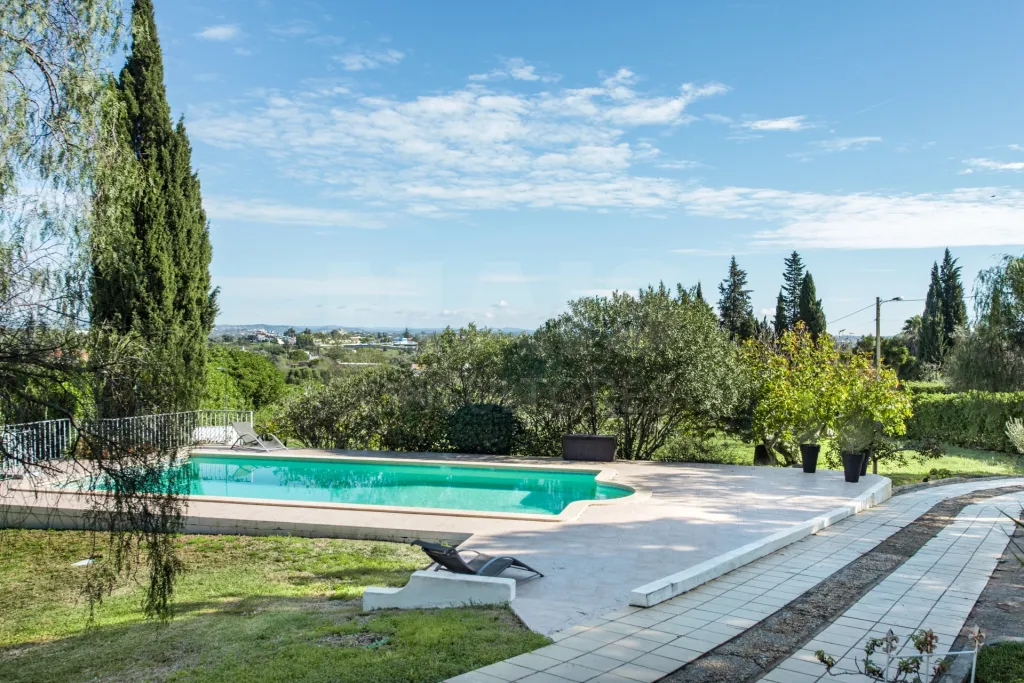 Moradia Exclusiva no Algarve – O Refúgio Perfeito para Viver ou Investir