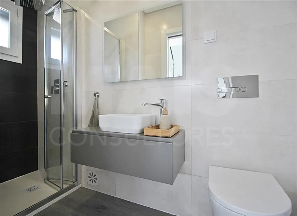 Moradia T4+1 com Quintal e Espaço para Piscina | Famões (Pontinha)
