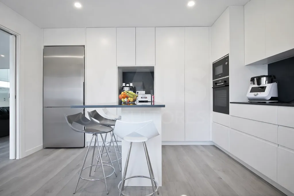 Moradia T4+1 com Quintal e Espaço para Piscina | Famões (Pontinha)