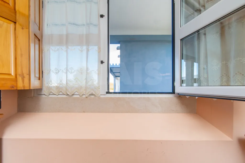 4-Bedroom House with Pool, 3 Garages, and 3,179 m² of Land in Almeirim