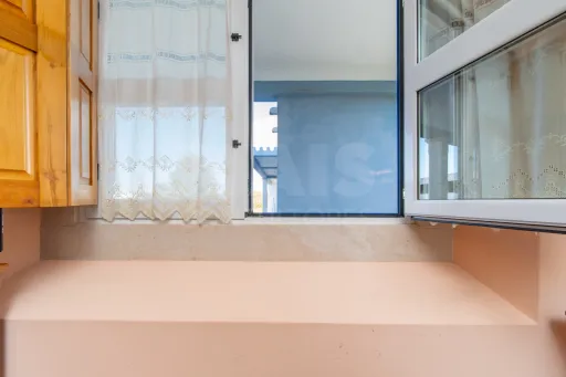 Moradia T4 com Piscina, 3 Garagens e Terreno de 3.179 m² em Almeirim