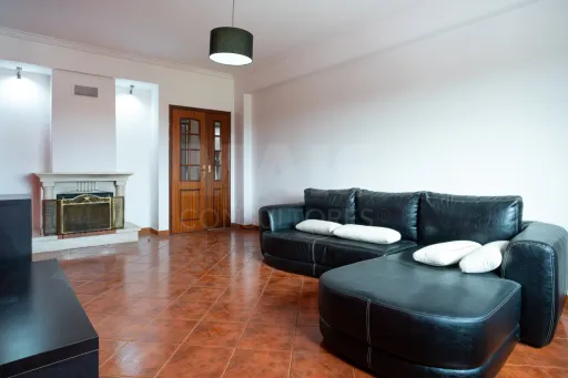 3-Bedroom Apartment with Parking and Storage in Samora Correia