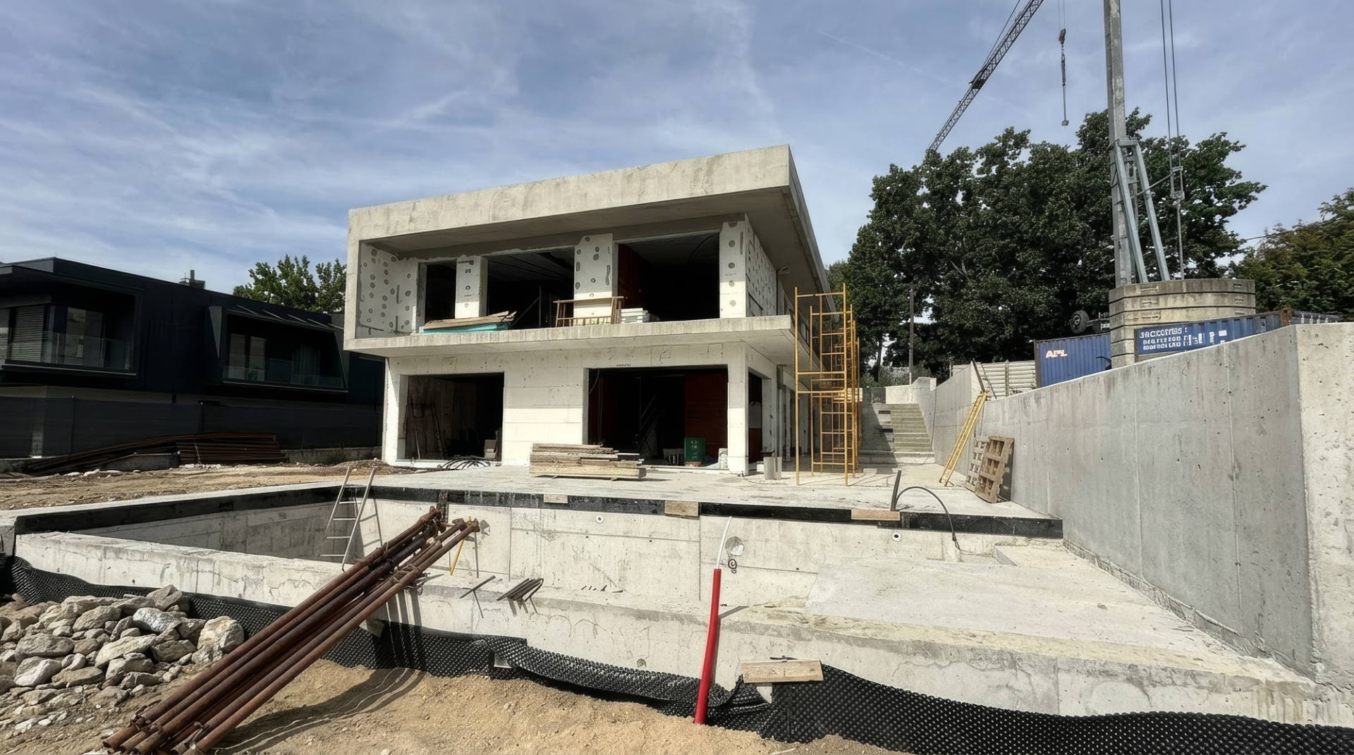 Moradia NOVA T3+1 com piscina e jardim