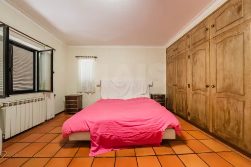 Propriedade única, a apenas 2 km de Alcobaça, com mais de 30.000 m² de terreno