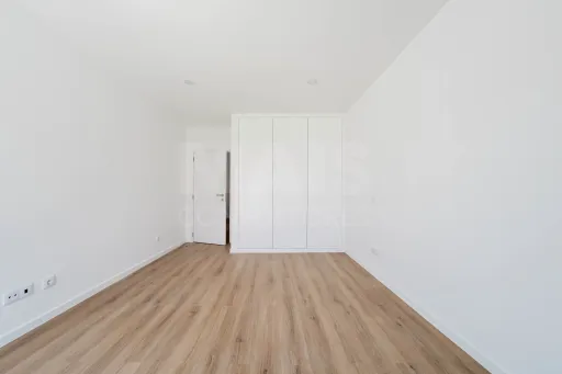 Exclusiva Moradia T4 Moderna com Conforto e Elegância Perto das Praias de Peniche