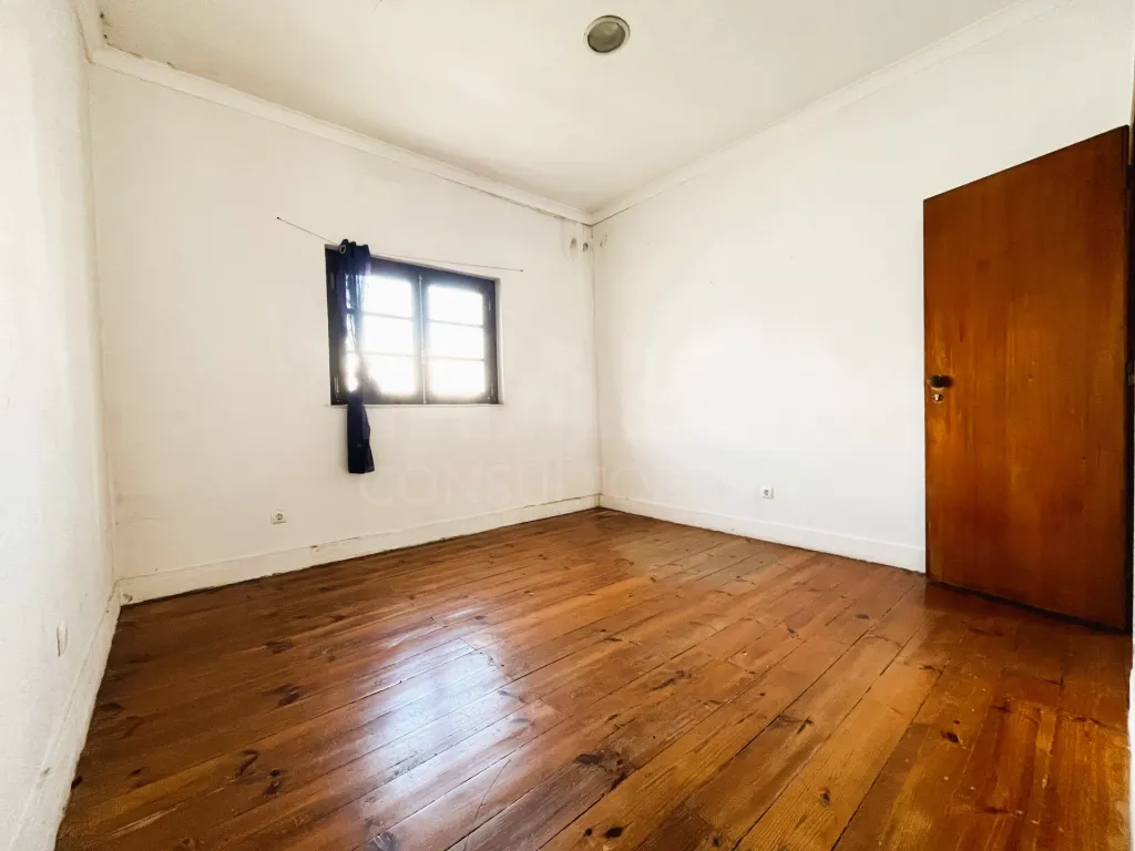 Apartment with terrace in the center of Samora Correia