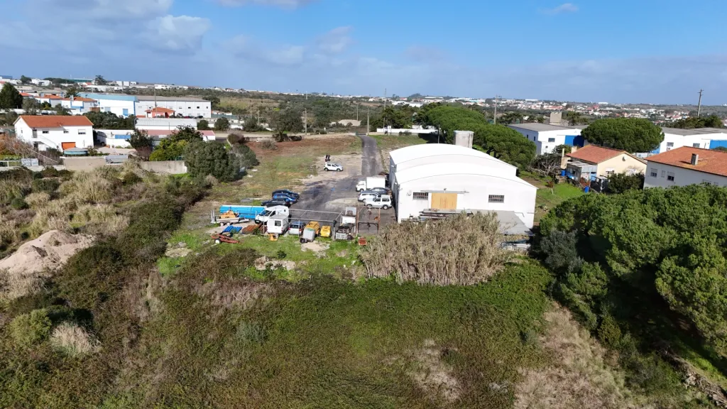 Warehouse on 9342m2 plot in Terrugem