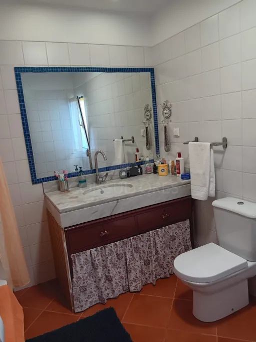 Moradia V2+1 isolada em Sítio das Lombas