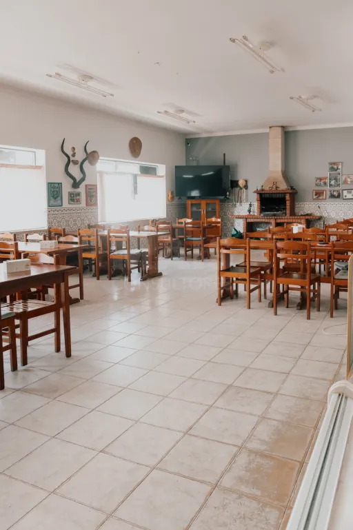☕ Café Totalmente Equipado em Funcionamento