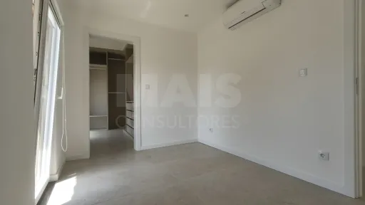 Moradia Térrea c/ Piscina, Jardim, Anexo, Garagem e Parqueamento, Inserida em Lote de 3.476m2 !
