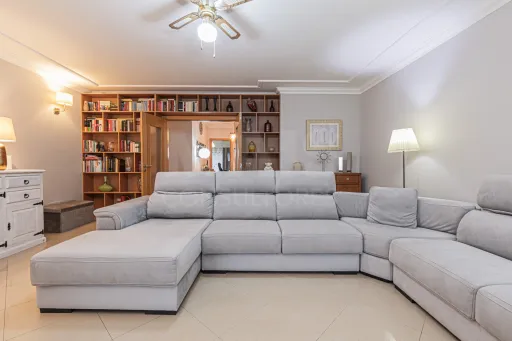 Apartamento T3 com Garagem Box e Arrecadação – São João dos Montes, Alhandra