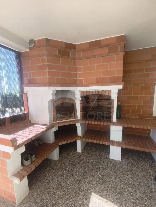 Propriedade com Piscina e Instalações Equestres – Um Refúgio Tranquilo com Potencial de Expansão