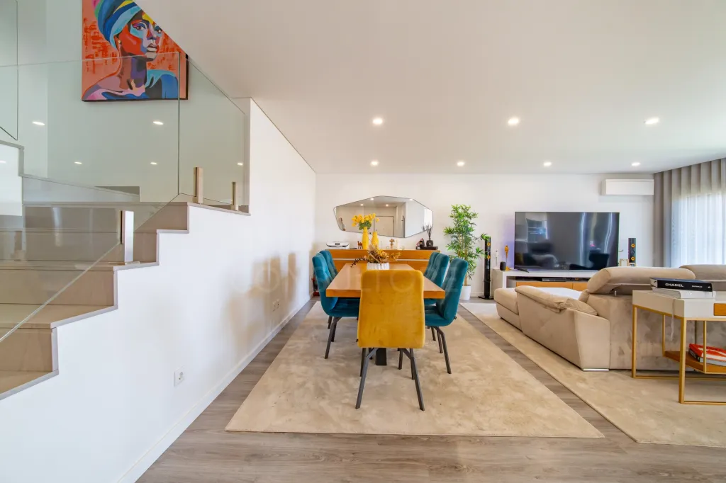 T4 Duplex com Vista Panorâmica sobre o Rio Tejo e Lisboa | Montijo