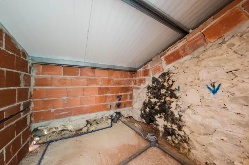 Moradia para remodelar em terreno com 1.809m2