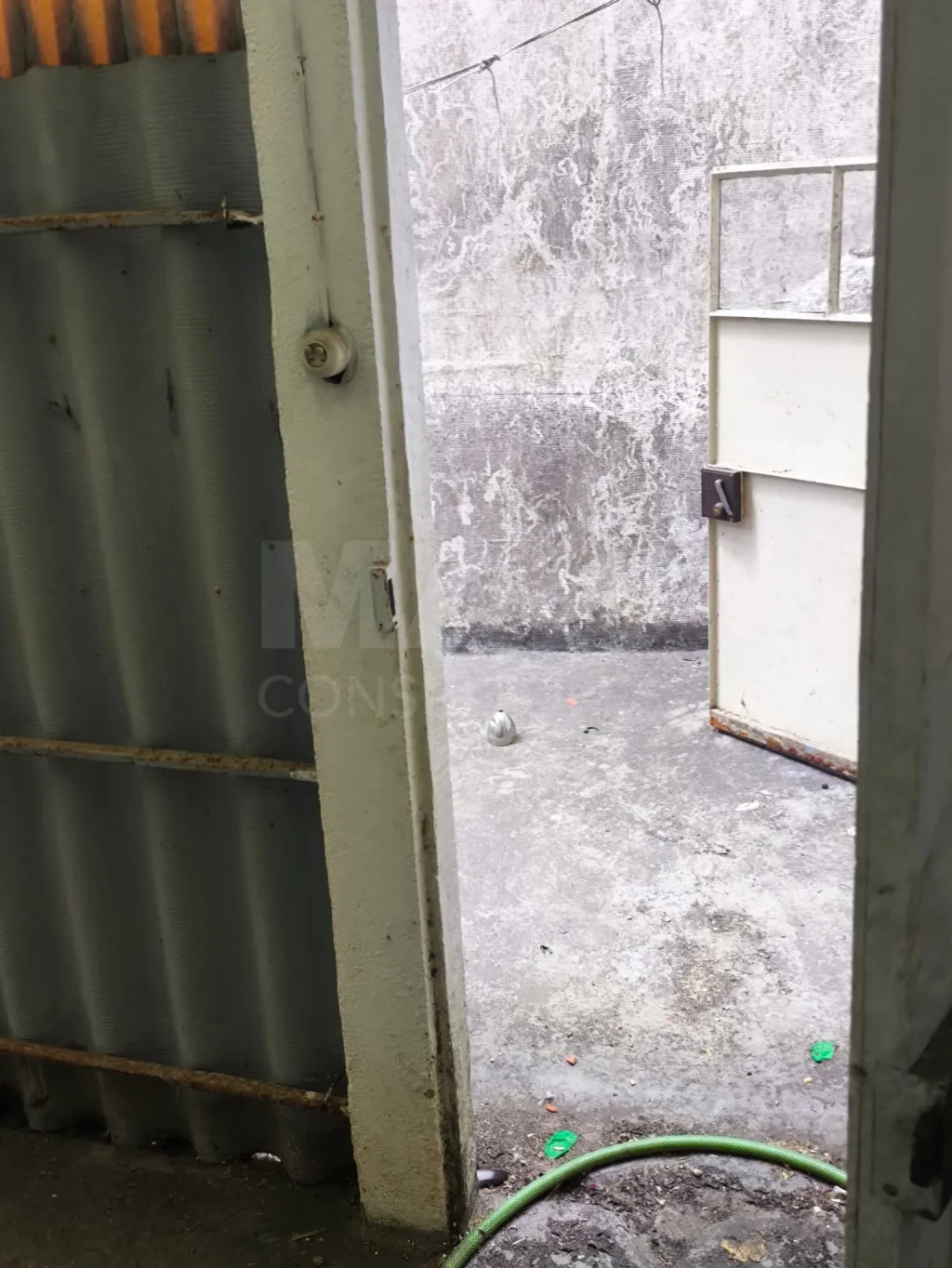Moradia com garagem para reconstrução centro de Sacavém
