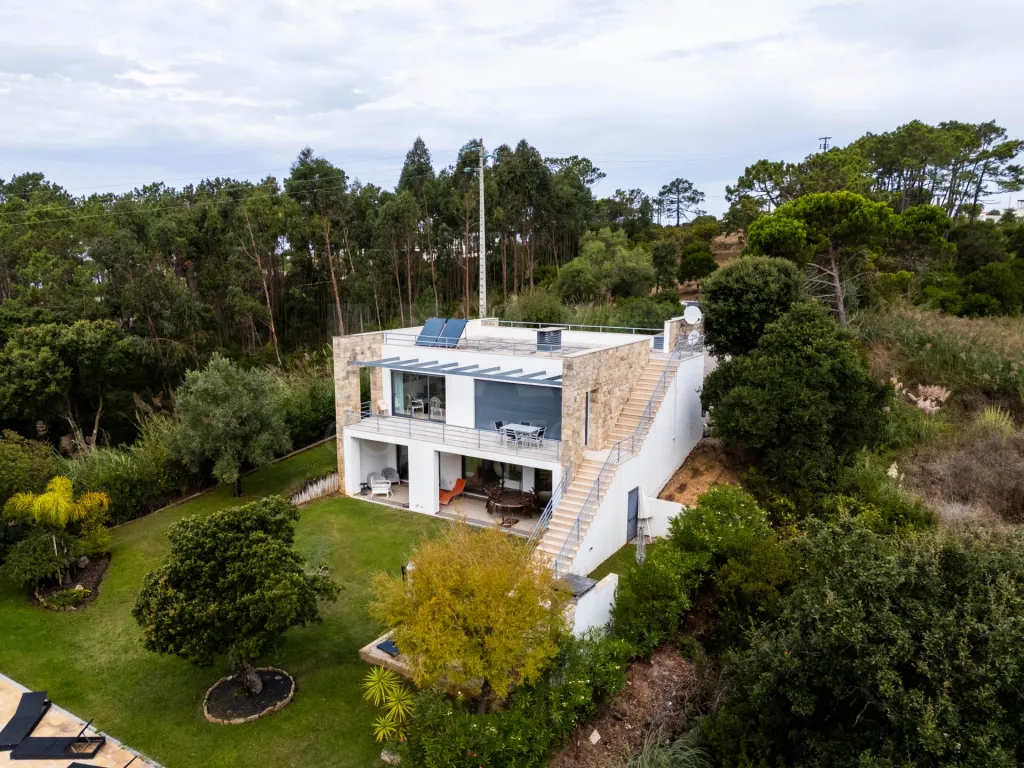 Moradia Contemporânea com Piscina e Jardim – Próxima da Lagoa de Óbidos