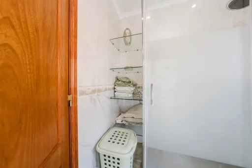 Moradia T3+1 pronta a habitar | Garagem fechada, pátio com churrasqueira e a 5 min das praias !