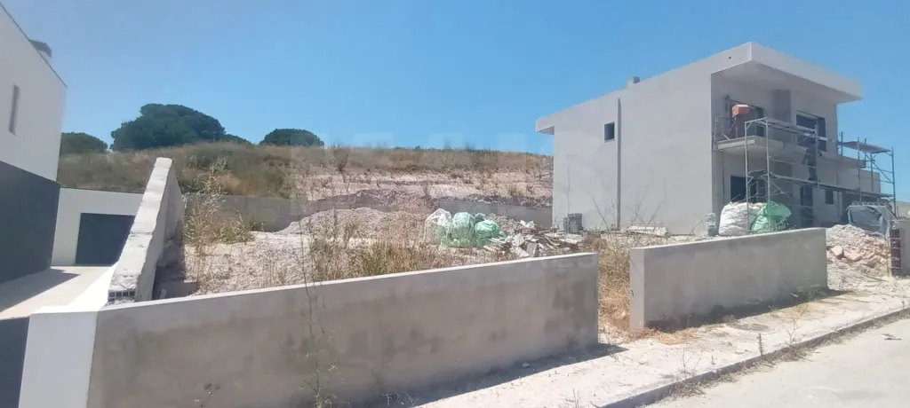 Building Plot with Approved Project - Alenquer
