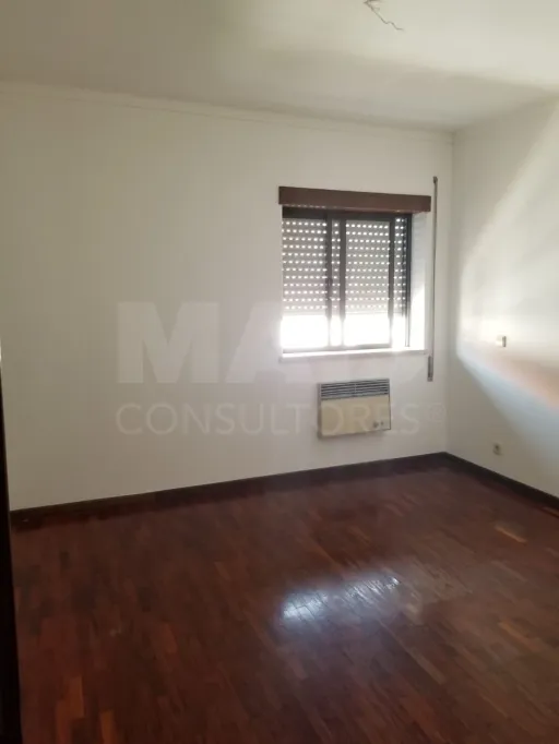 3 bedroom apartment with garage in Alcanena