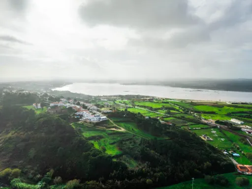 Terreno com Potencial de construção no  Nadadouro