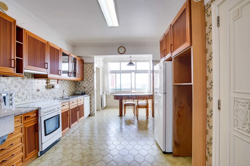 T5 Junto ao metro do Lumiar com garagem e varandas