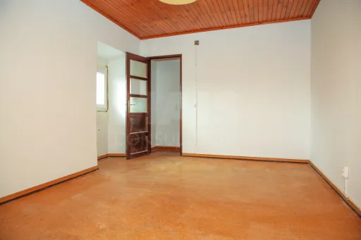 Moradia T1 para Remodelação a 20 Minutos de Alenquer