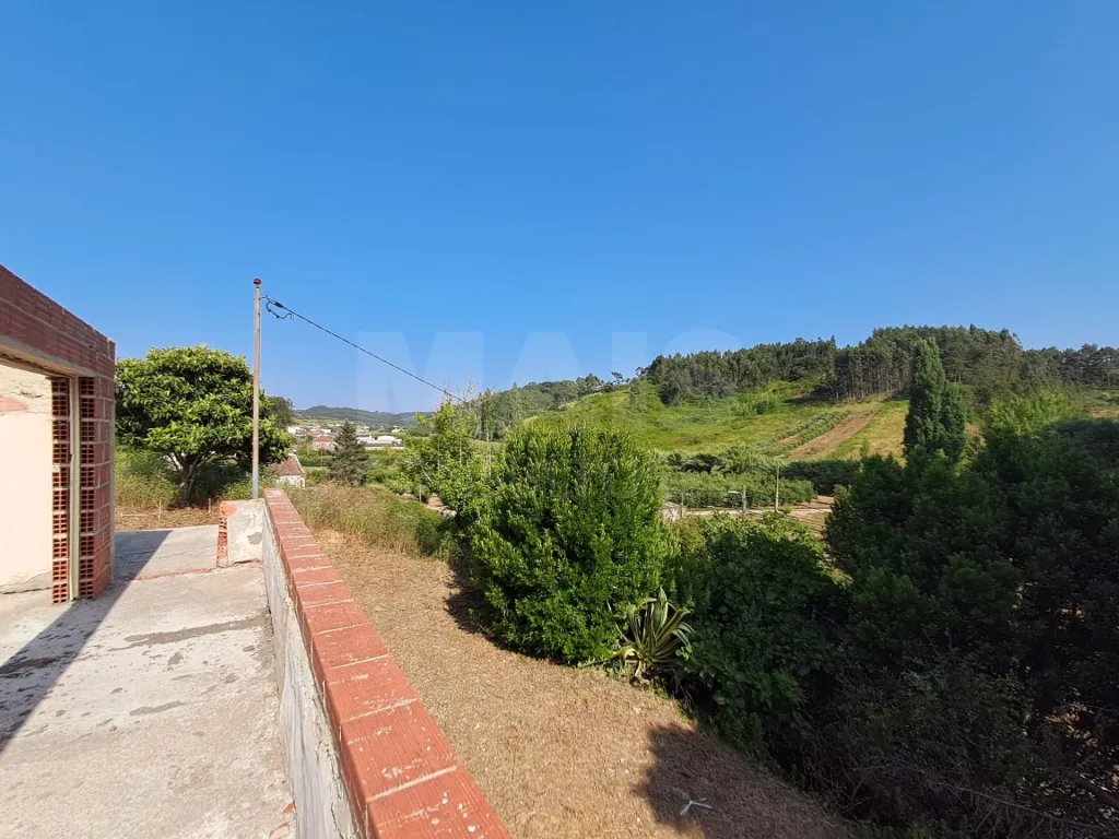 Moradia em construção em Salir de Matos