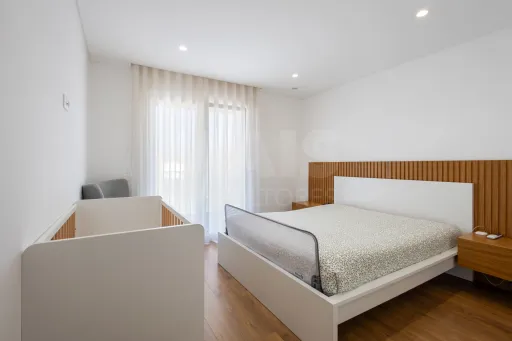 Apartamento T3 semi-novo vista mar com garagem