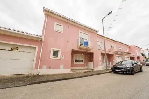 Moradia T3 no Casal Moinho – a 5 minutos a pé da Praia dos Supertubos!